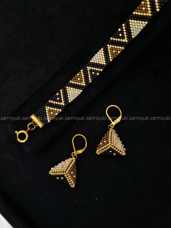 ست گوشواره و دستبند